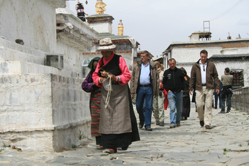 10.05.2009: Shigatze - Auf dem Weg zum Kloster "Tashilunpo" 10.05.2009: Shigatze - Auf dem Weg zum Kloster "Tashilunpo"