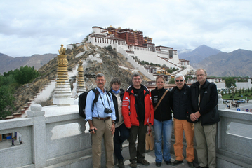16.05.2009: Lhasa - The group outside Potala Lhasa