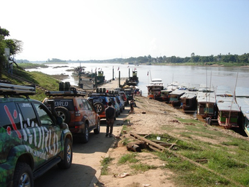 24. November 2008: Grenzüberquerung von Laos nach Thailand mit der Mekong-Fähre