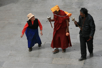 17.04.2009: Lhasa - pilgrims