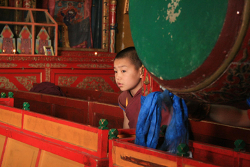 26.6 Ulan Bator monk in Gandan monastery