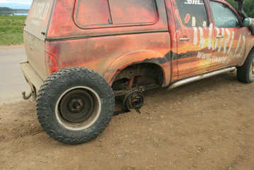 06.08. - Serious damage to the Toyota Hilux - a closeup picture