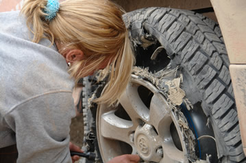 12.04.2009: Makham - Rawu: Damaged tyres repaired